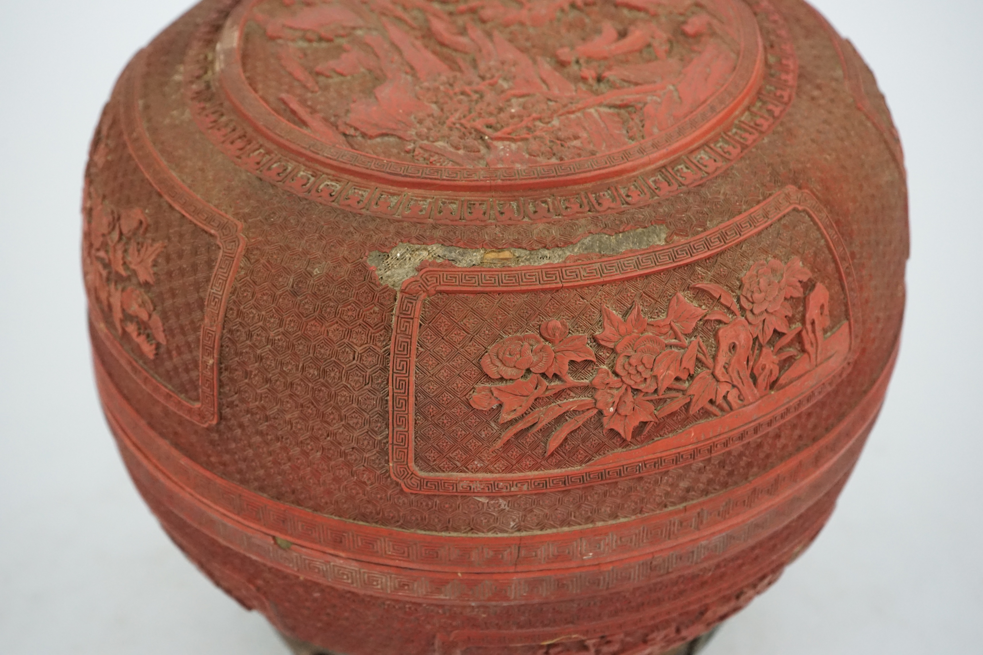 A Chinese cinnabar lacquer box and cover, 18th/19th century